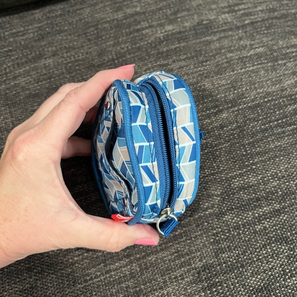 Nuby Chevron Pattern Kids Pacifier Pouch - Picture 3 of 10